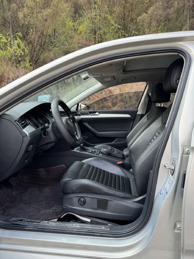 2018 Volkswagen Magotan 1.8T 180HP L4 7DCT,autocango,china used car exporter,china ev exporter,chinese used car exporter,chinese used ev exporter