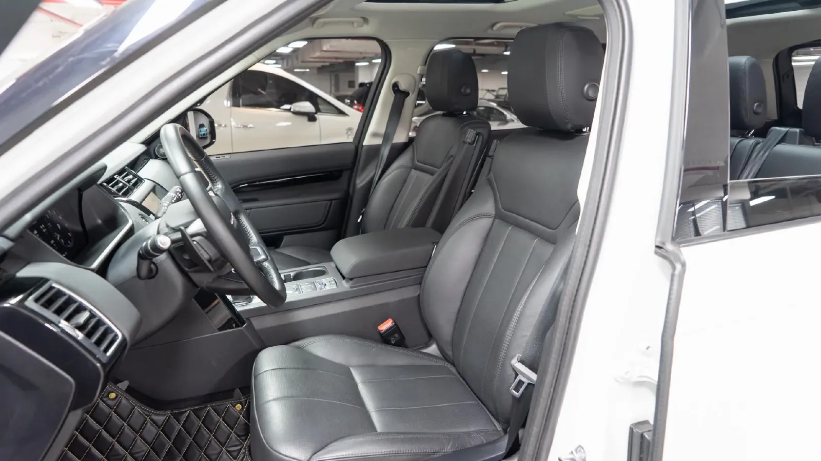 2020 Land Rover Discovery 3.0T 340HP V6 8AT,autocango,china used car exporter,china ev exporter,chinese used car exporter,chinese used ev exporter