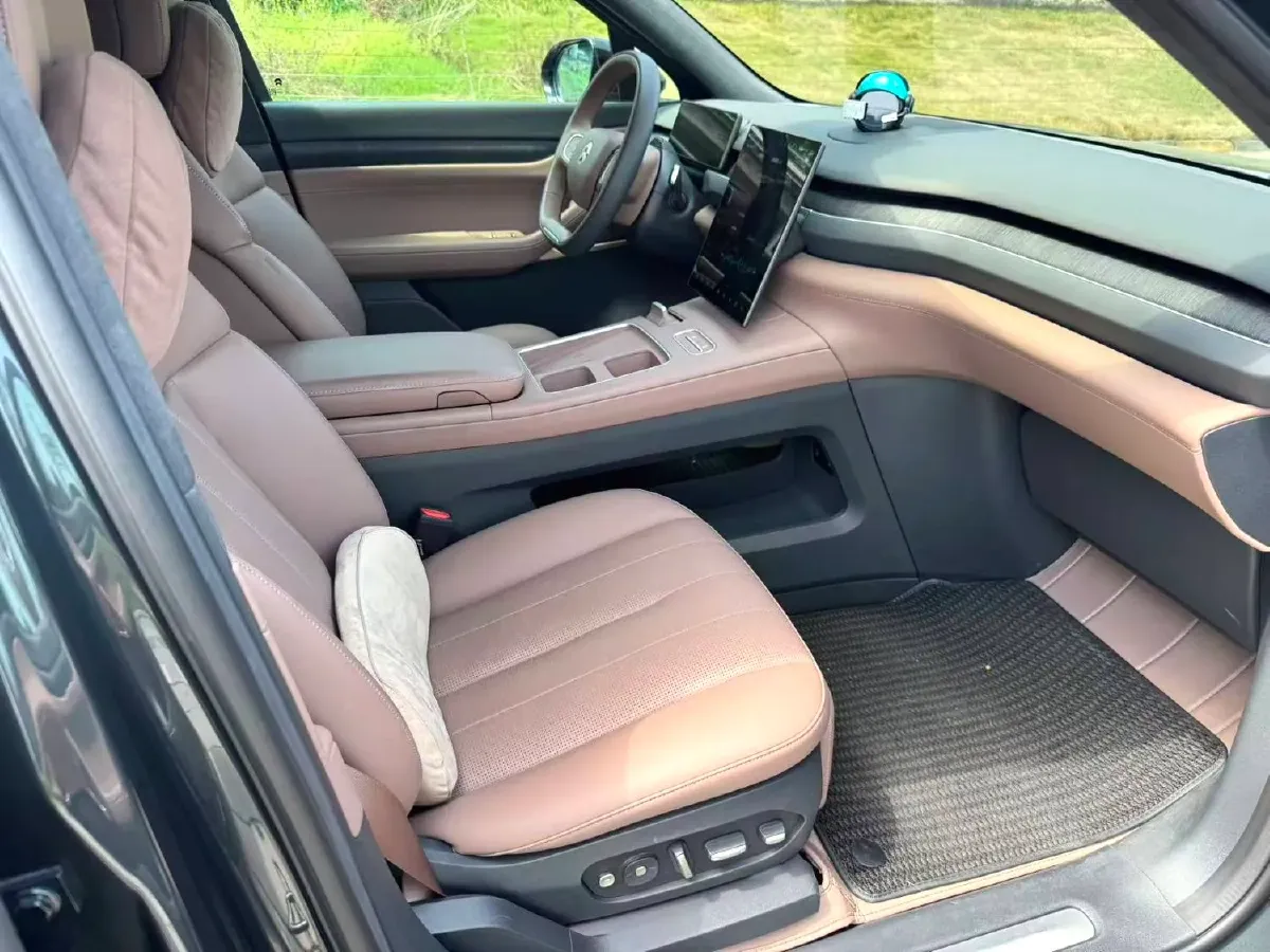 2024 Porsche Macan All-Electric BEV 100KWH,autocango,china used car exporter,china ev exporter,chinese used car exporter,chinese used ev exporter