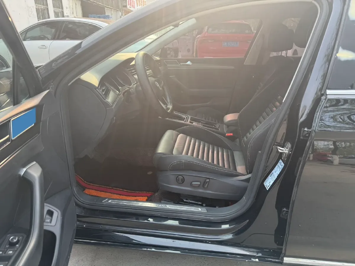 2020 Volkswagen Magotan 2.0T 186HP L4 7DCT,autocango,china used car exporter,china ev exporter,chinese used car exporter,chinese used ev exporter