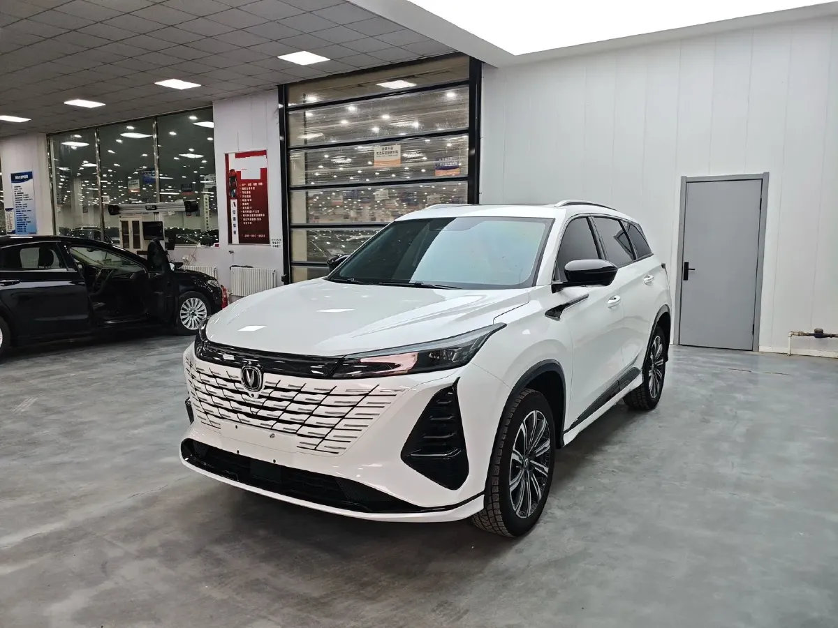 2025 ChangAn CS75 Plus 1.5T 188HP L4 8AT,autocango,china used car exporter,china ev exporter,chinese used car exporter,chinese used ev exporter