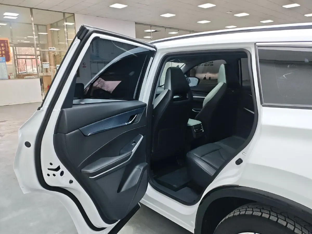 2025 ChangAn CS75 Plus 1.5T 188HP L4 8AT,autocango,china used car exporter,china ev exporter,chinese used car exporter,chinese used ev exporter