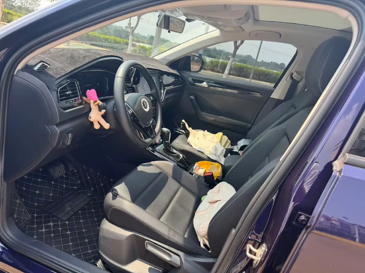 2021 Volkswagen T-Roc 1.4T 150HP L4 7DCT,autocango,china used car exporter,china ev exporter,chinese used car exporter,chinese used ev exporter