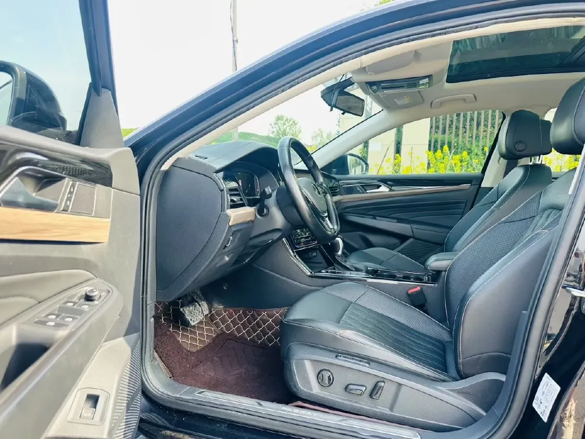 2021 Volkswagen Passat 2.0T 186HP L4 7DCT,autocango,china used car exporter,china ev exporter,chinese used car exporter,chinese used ev exporter