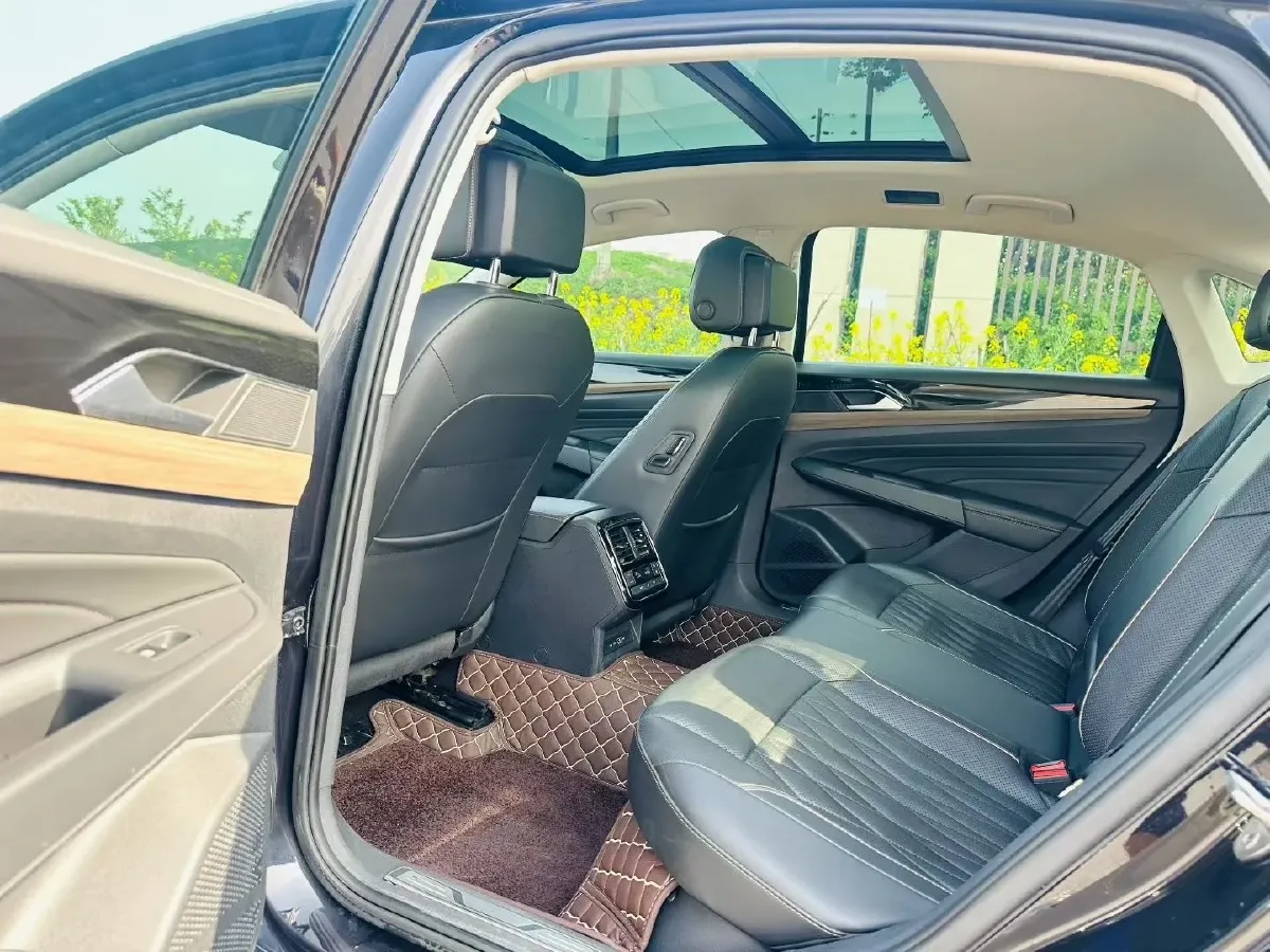 2021 Volkswagen Passat 2.0T 186HP L4 7DCT,autocango,china used car exporter,china ev exporter,chinese used car exporter,chinese used ev exporter