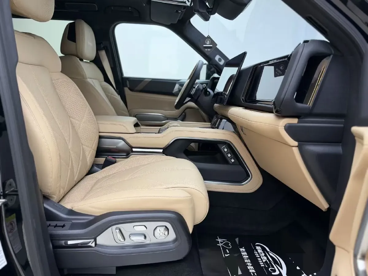 2025 FangChengBao Bao 8 2.0T 245HP L4 E-CVT PHEV 36.8KWH,autocango,china used car exporter,china ev exporter,chinese used car exporter,chinese used ev exporter