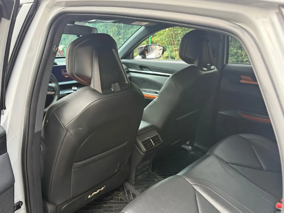 2023 ChangAn UNI-V iDD 1.5T 170HP L4 6TCT PHEV 18.4KWH,autocango,china used car exporter,china ev exporter,chinese used car exporter,chinese used ev exporter