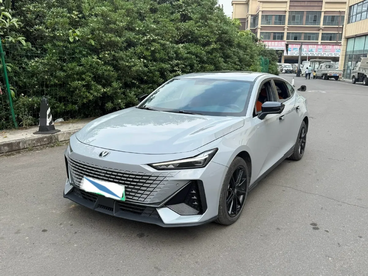 2023 ChangAn UNI-V iDD 1.5T 170HP L4 6TCT PHEV 18.4KWH,autocango,china used car exporter,china ev exporter,chinese used car exporter,chinese used ev exporter
