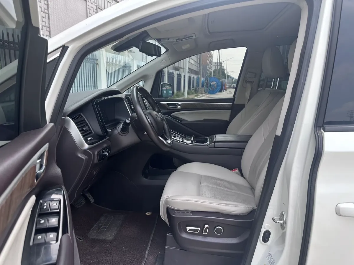 2021 GAC Trumpchi M8 2.0T 252HP L4 8AT,autocango,china used car exporter,china ev exporter,chinese used car exporter,chinese used ev exporter