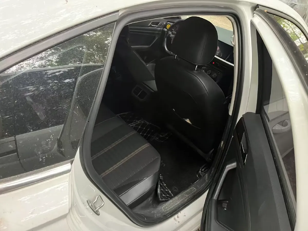 2018 Skoda Karoq 1.4T 150HP L4 7DCT,autocango,china used car exporter,china ev exporter,chinese used car exporter,chinese used ev exporter