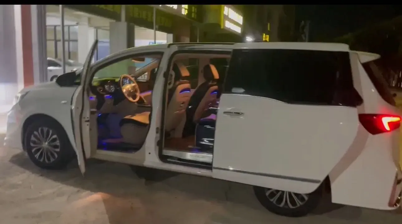 2021 Buick GL8 2.0T 237HP L4 9AT,autocango,china used car exporter,china ev exporter,chinese used car exporter,chinese used ev exporter