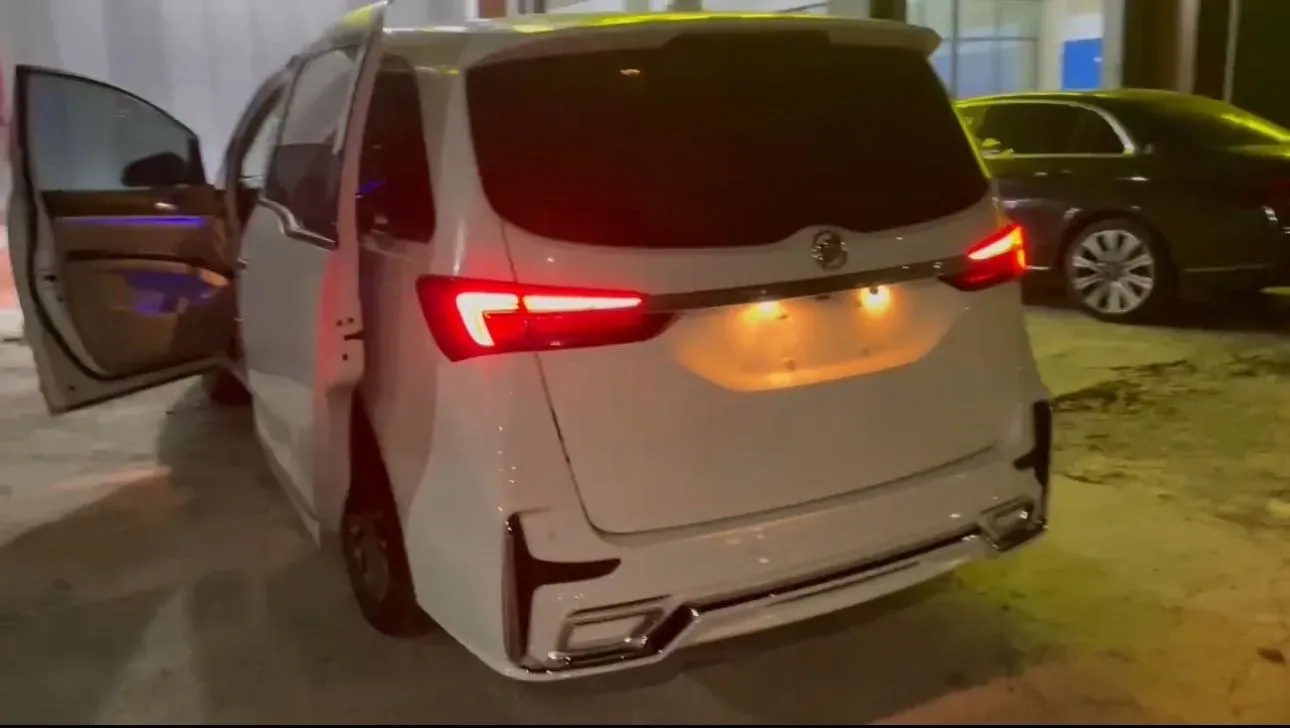 2021 Buick GL8 2.0T 237HP L4 9AT,autocango,china used car exporter,china ev exporter,chinese used car exporter,chinese used ev exporter