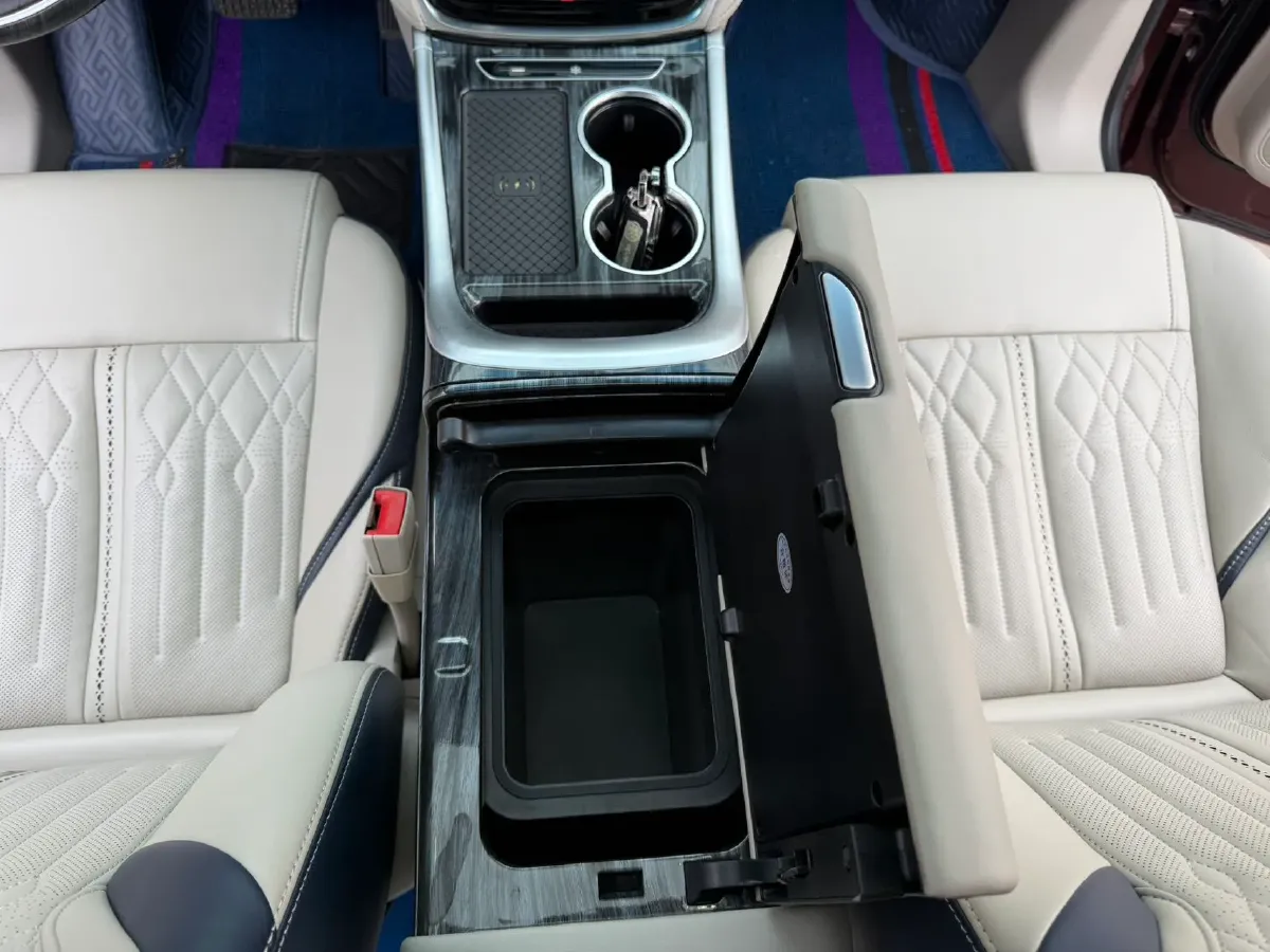 2022 Buick GL8 2.0T 237HP L4 9AT,autocango,china used car exporter,china ev exporter,chinese used car exporter,chinese used ev exporter