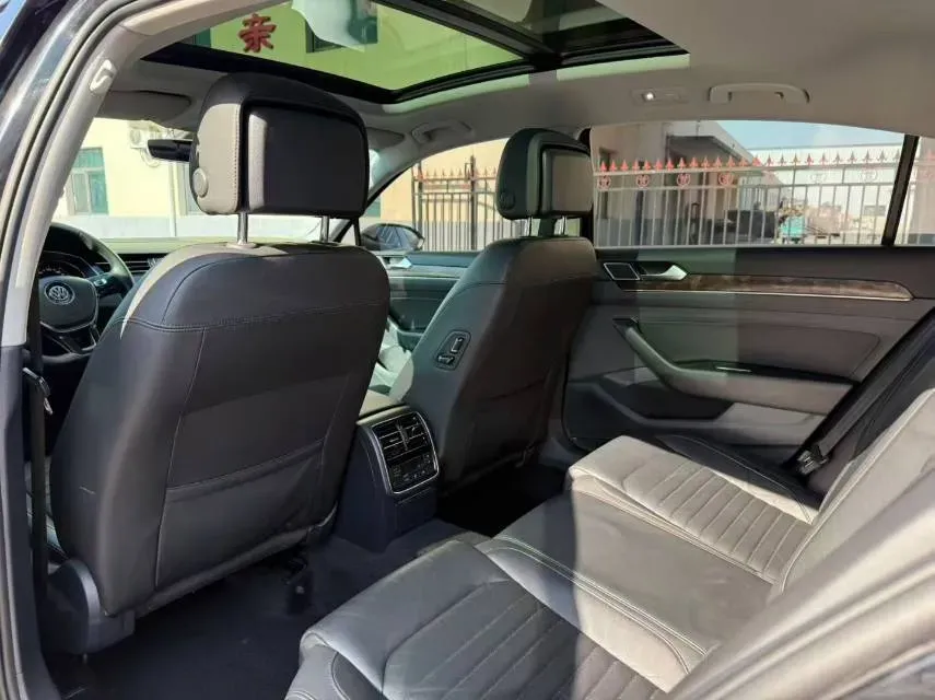 2018 Volkswagen Magotan 1.8T 180HP L4 7DCT,autocango,china used car exporter,china ev exporter,chinese used car exporter,chinese used ev exporter