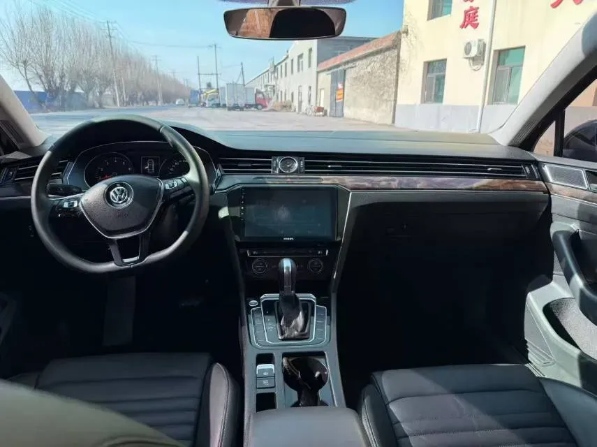 2018 Volkswagen Magotan 1.8T 180HP L4 7DCT,autocango,china used car exporter,china ev exporter,chinese used car exporter,chinese used ev exporter