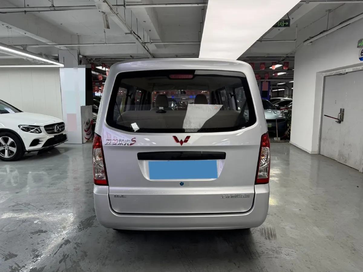 2023 WuLing RongGuang S 1.5L 102HP L4 5MT,autocango,china used car exporter,china ev exporter,chinese used car exporter,chinese used ev exporter