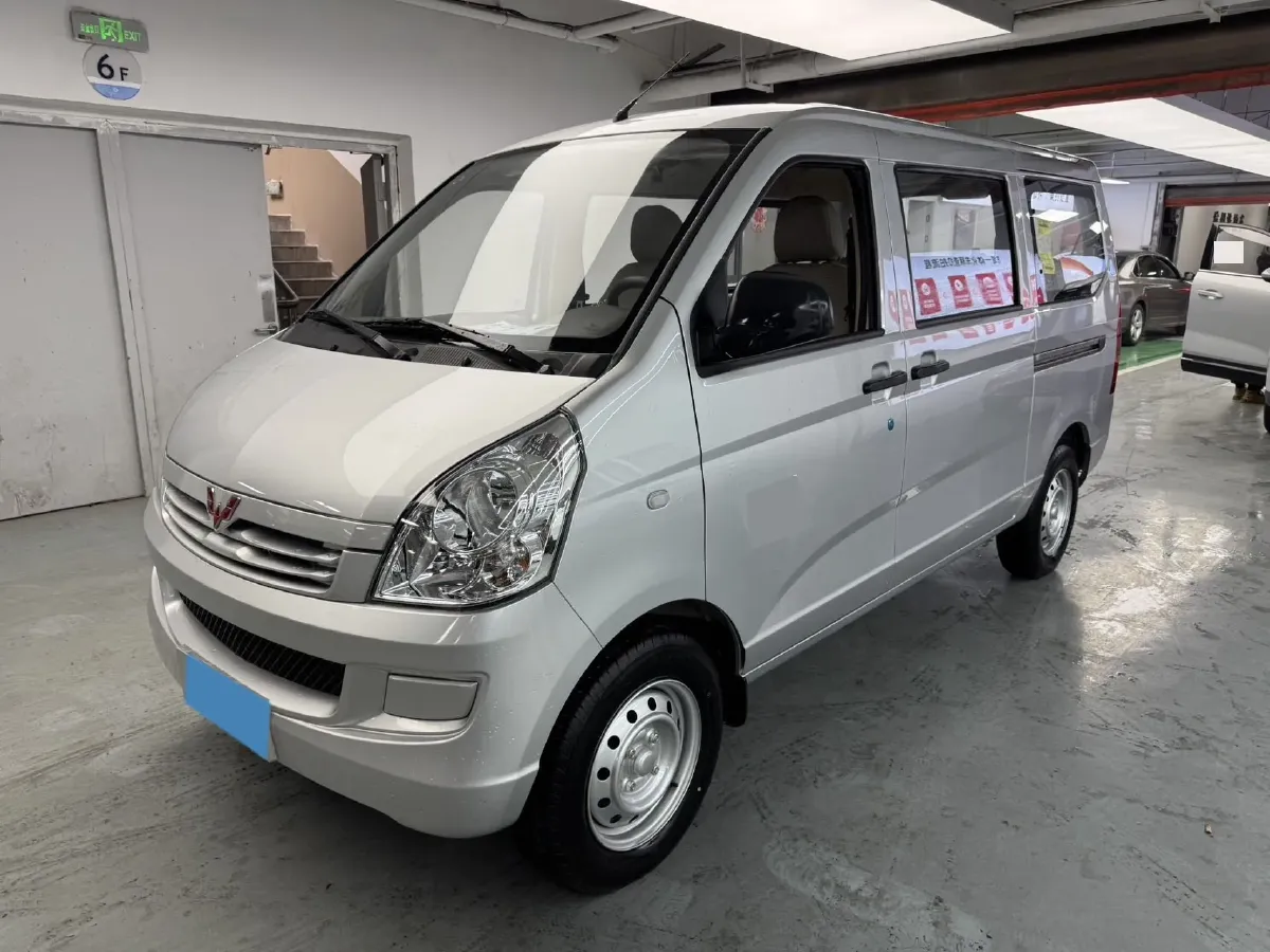 2023 WuLing RongGuang S 1.5L 102HP L4 5MT,autocango,china used car exporter,china ev exporter,chinese used car exporter,chinese used ev exporter