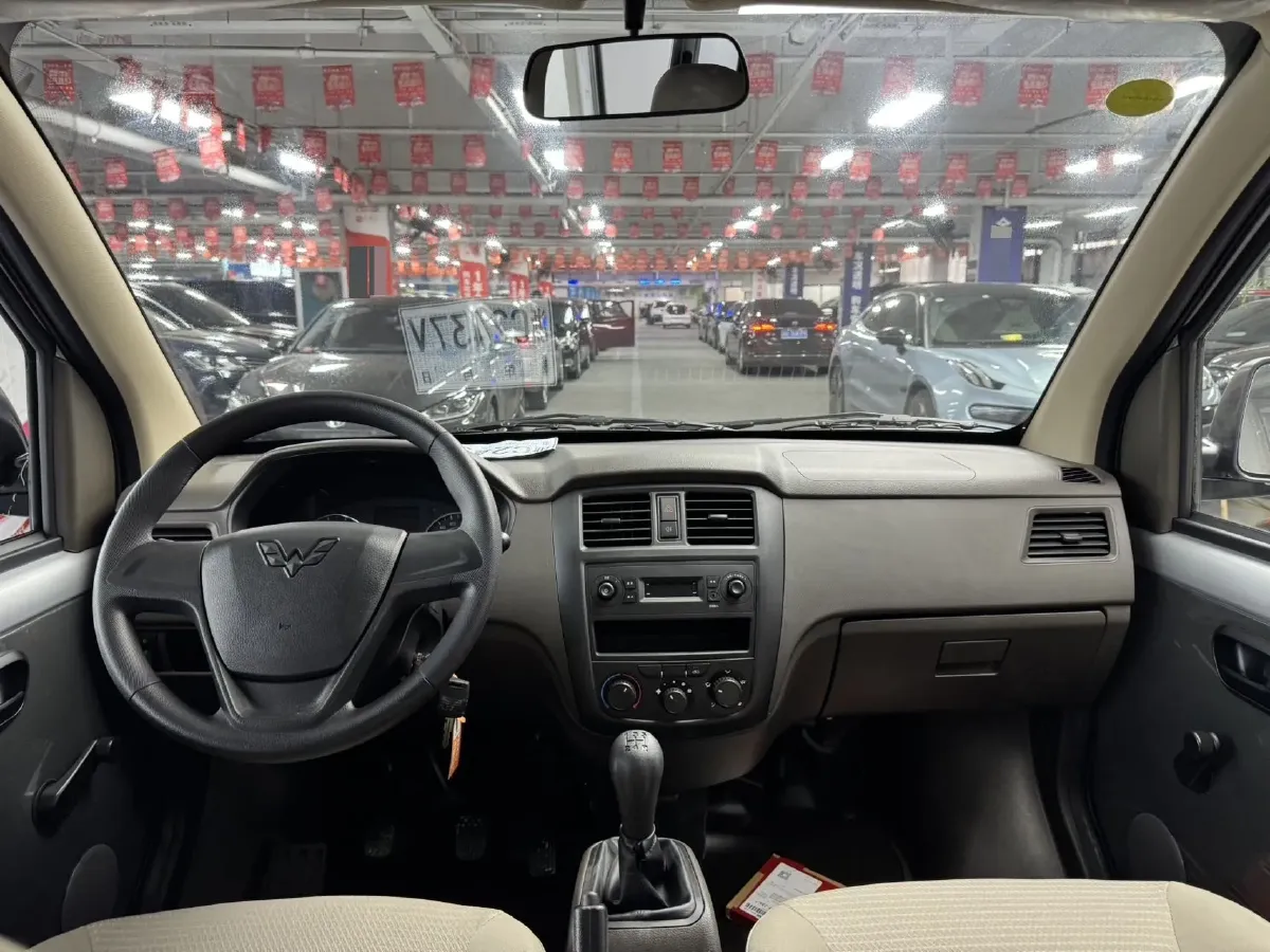 2023 WuLing RongGuang S 1.5L 102HP L4 5MT,autocango,china used car exporter,china ev exporter,chinese used car exporter,chinese used ev exporter