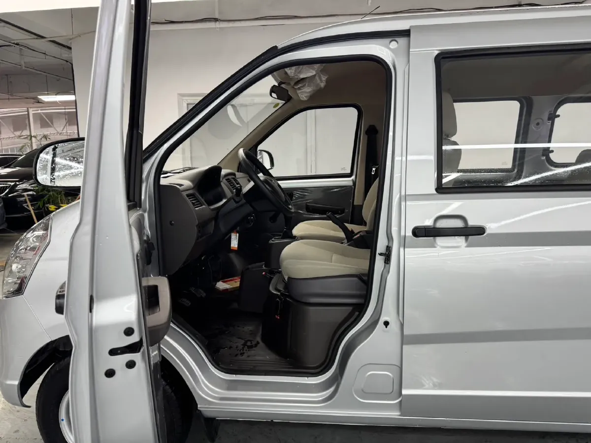 2023 WuLing RongGuang S 1.5L 102HP L4 5MT,autocango,china used car exporter,china ev exporter,chinese used car exporter,chinese used ev exporter