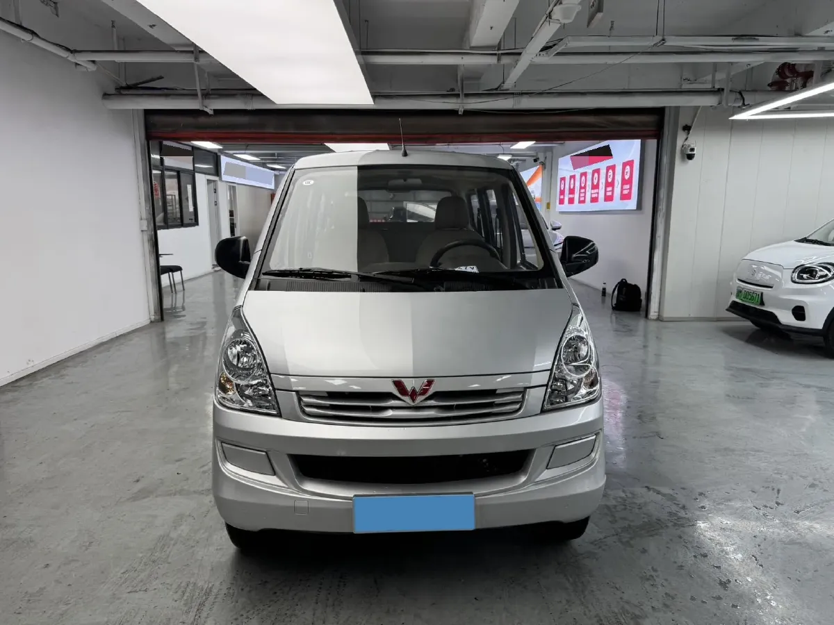 2023 WuLing RongGuang S 1.5L 102HP L4 5MT,autocango,china used car exporter,china ev exporter,chinese used car exporter,chinese used ev exporter
