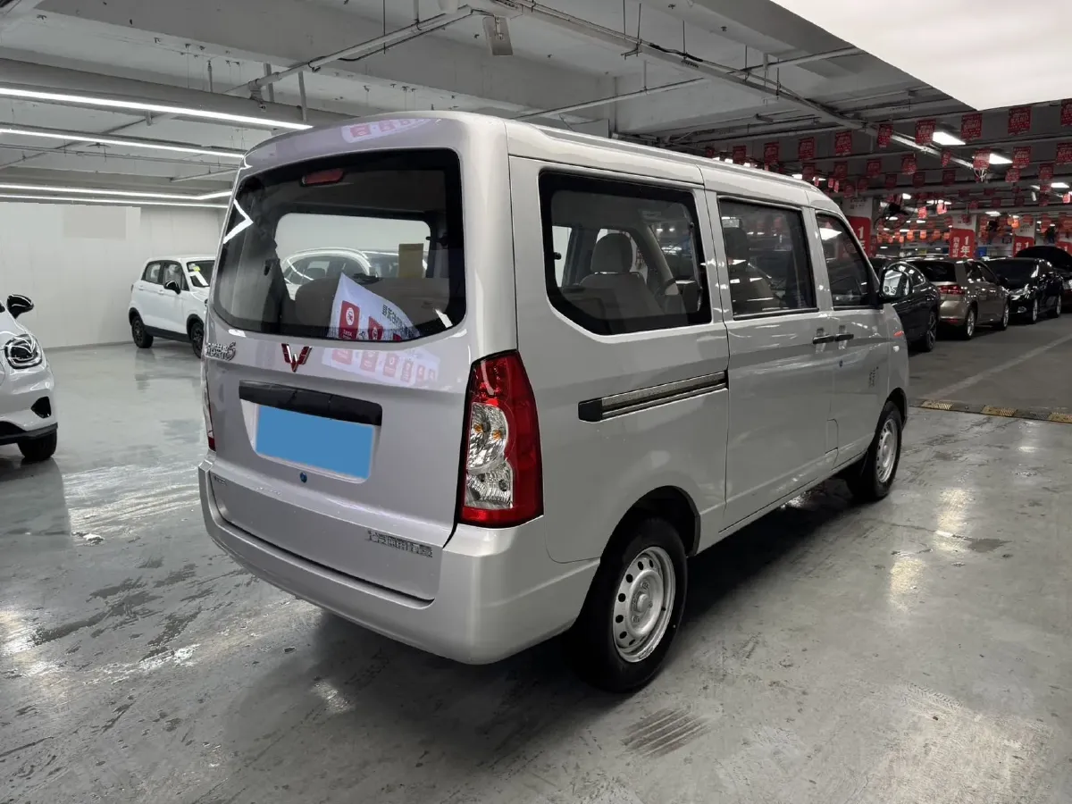 2023 WuLing RongGuang S 1.5L 102HP L4 5MT,autocango,china used car exporter,china ev exporter,chinese used car exporter,chinese used ev exporter