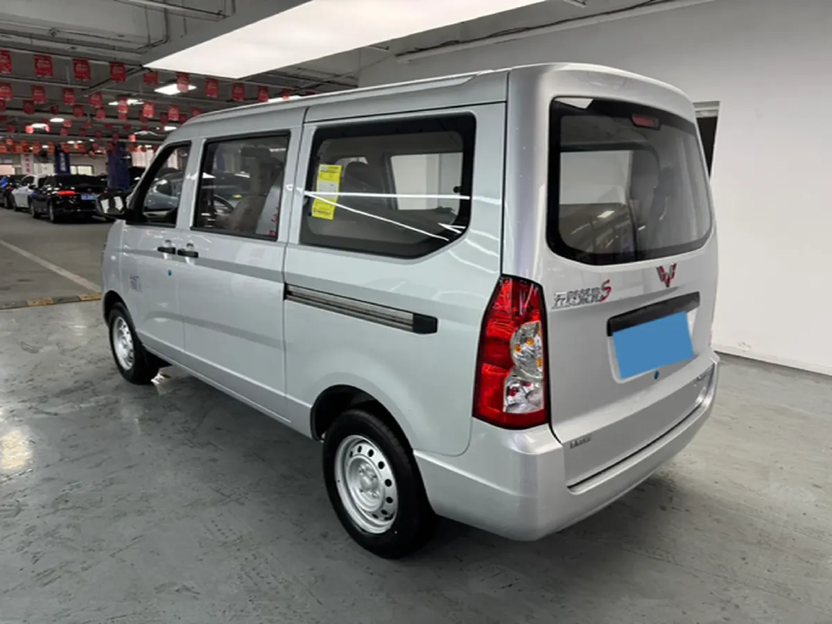 2023 WuLing RongGuang S 1.5L 102HP L4 5MT,autocango,china used car exporter,china ev exporter,chinese used car exporter,chinese used ev exporter