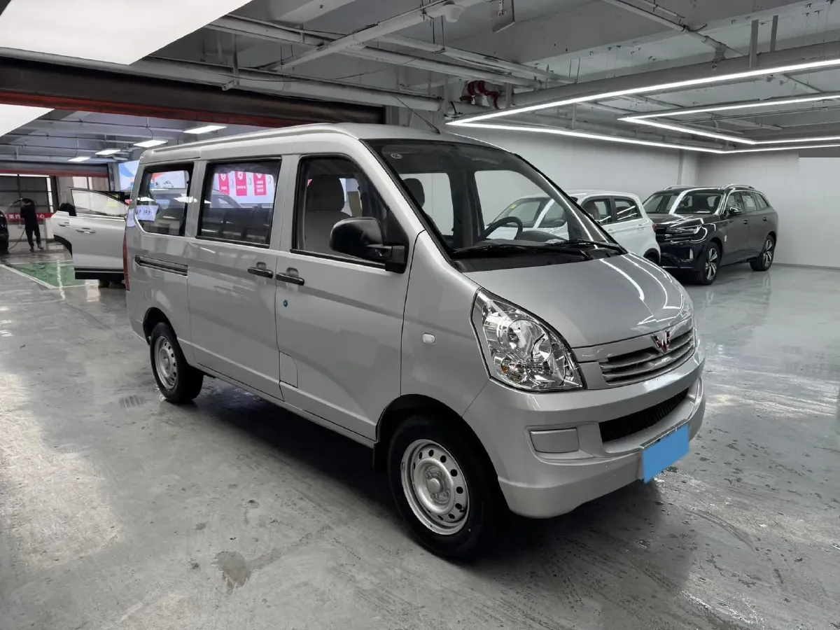 2023 WuLing RongGuang S 1.5L 102HP L4 5MT,autocango,china used car exporter,china ev exporter,chinese used car exporter,chinese used ev exporter