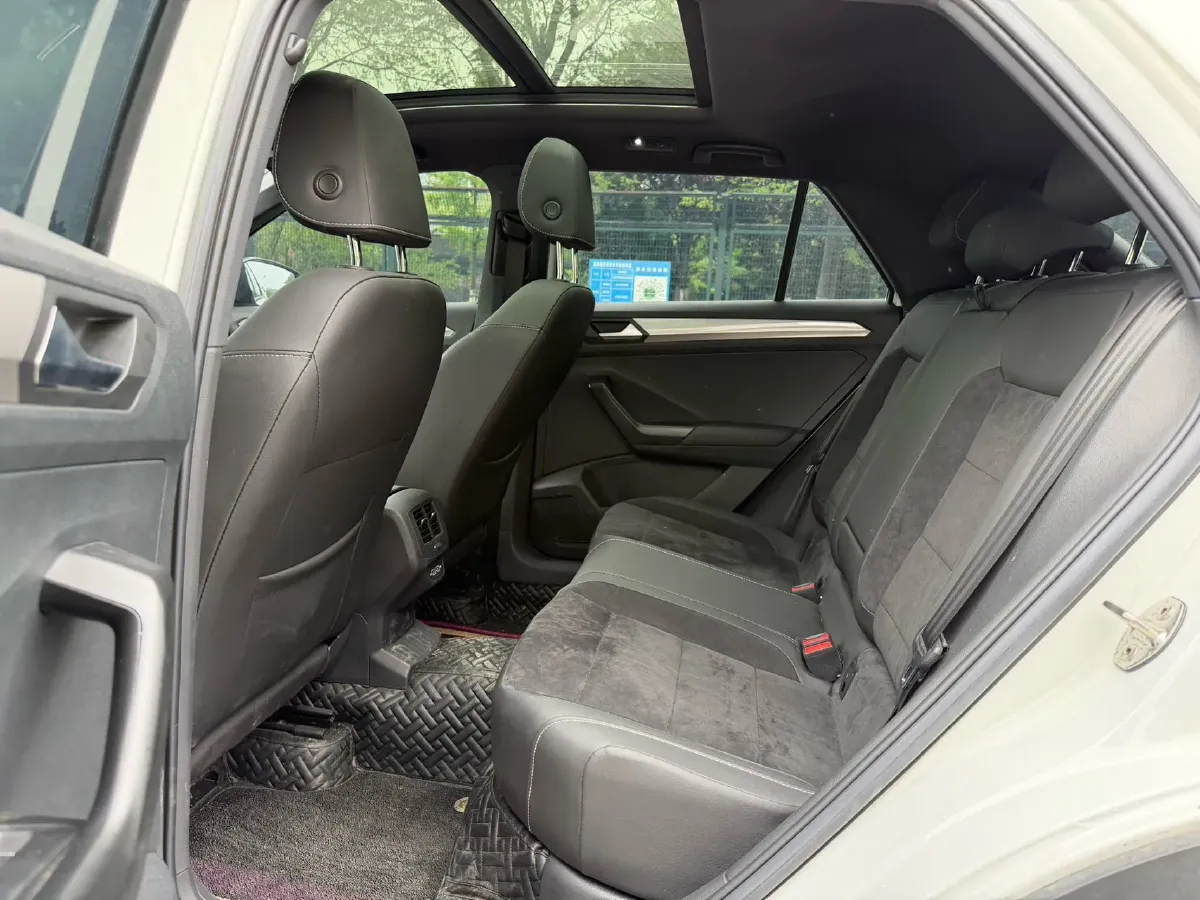 2022 Volkswagen T-Roc 1.4T 150HP L4 7DCT,autocango,china used car exporter,china ev exporter,chinese used car exporter,chinese used ev exporter