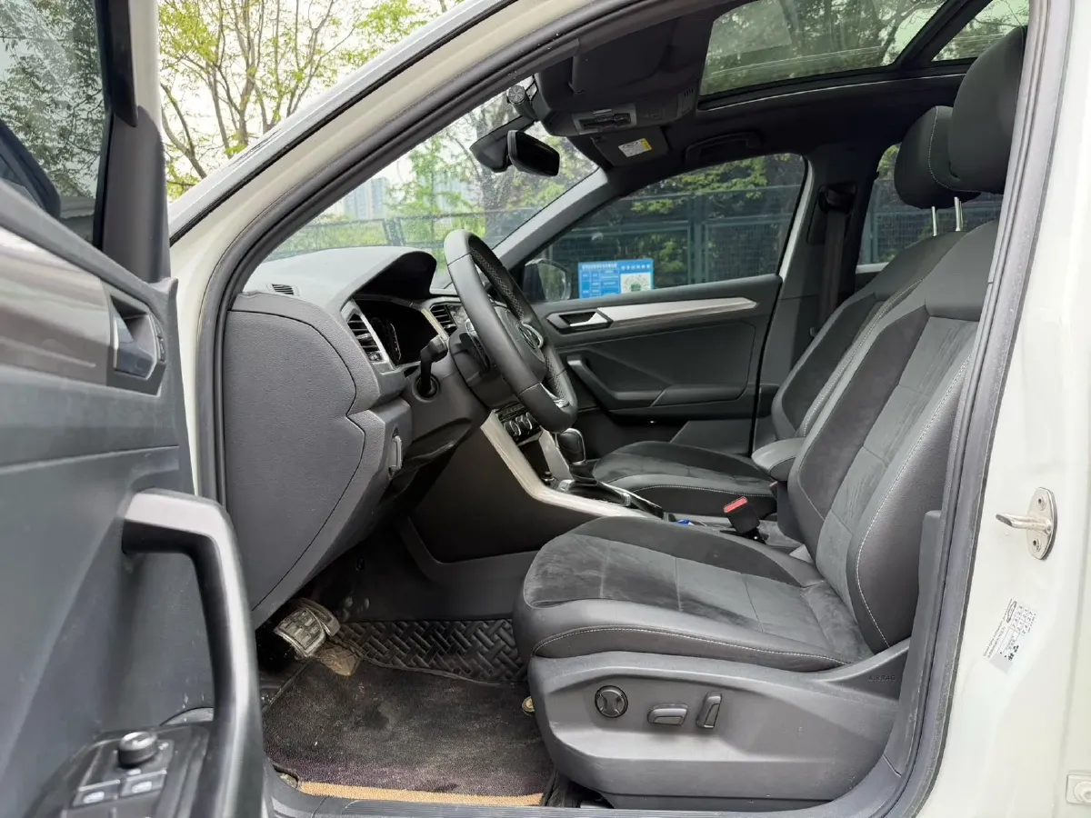 2022 Volkswagen T-Roc 1.4T 150HP L4 7DCT,autocango,china used car exporter,china ev exporter,chinese used car exporter,chinese used ev exporter