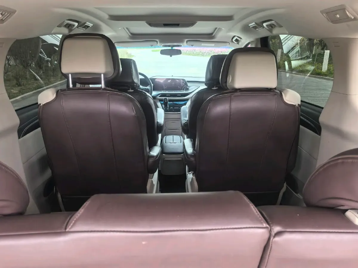 2022 Buick GL8 2.0T 237HP L4 9AT,autocango,china used car exporter,china ev exporter,chinese used car exporter,chinese used ev exporter