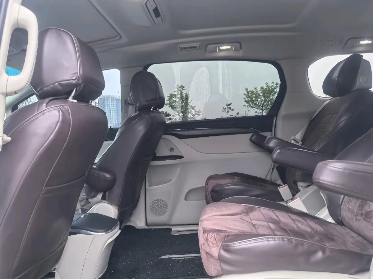 2022 Buick GL8 2.0T 237HP L4 9AT,autocango,china used car exporter,china ev exporter,chinese used car exporter,chinese used ev exporter