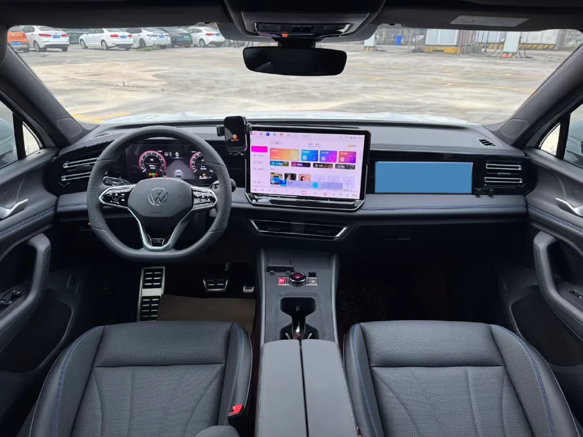 2024 Volkswagen Tiguan L 2.0T 186HP L4 7DCT,autocango,china used car exporter,china ev exporter,chinese used car exporter,chinese used ev exporter