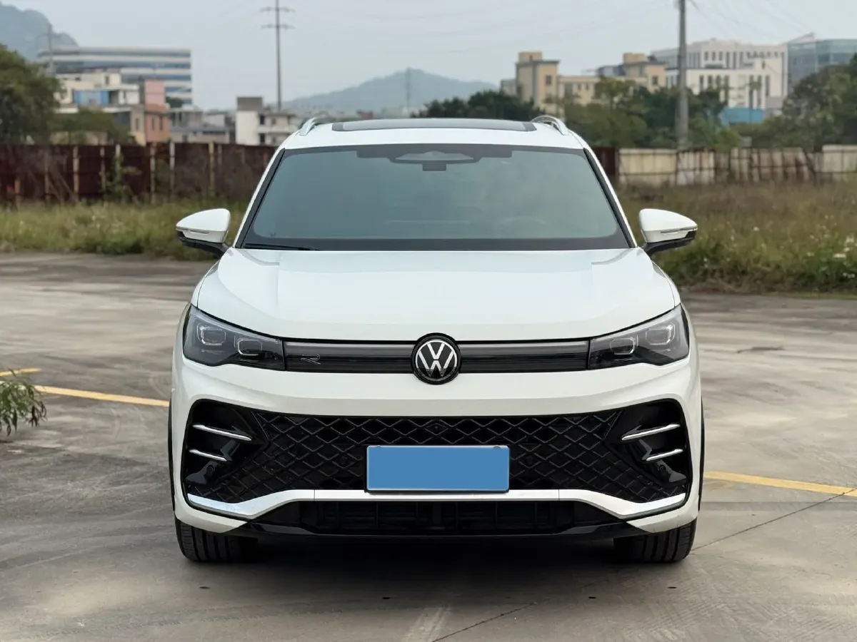 2024 Volkswagen Tiguan L 2.0T 186HP L4 7DCT,autocango,china used car exporter,china ev exporter,chinese used car exporter,chinese used ev exporter