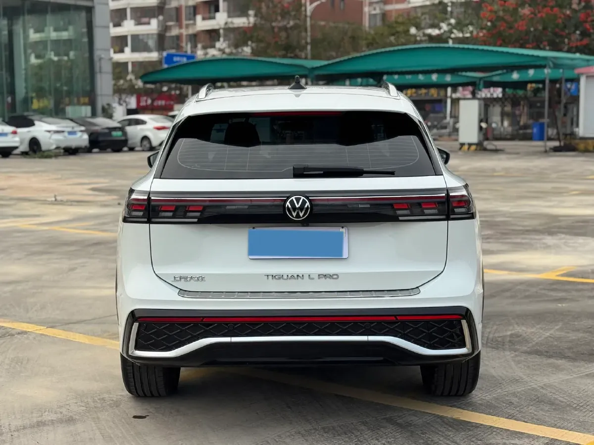 2024 Volkswagen Tiguan L 2.0T 186HP L4 7DCT,autocango,china used car exporter,china ev exporter,chinese used car exporter,chinese used ev exporter