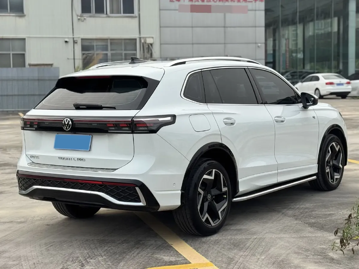 2024 Volkswagen Tiguan L 2.0T 186HP L4 7DCT,autocango,china used car exporter,china ev exporter,chinese used car exporter,chinese used ev exporter