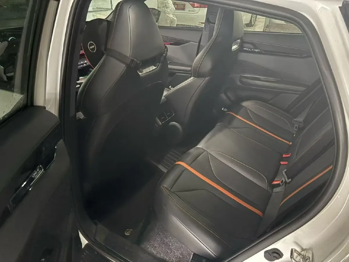 2024 ChangAn UNI-V 1.5T 188HP L4 7DCT,autocango,china used car exporter,china ev exporter,chinese used car exporter,chinese used ev exporter