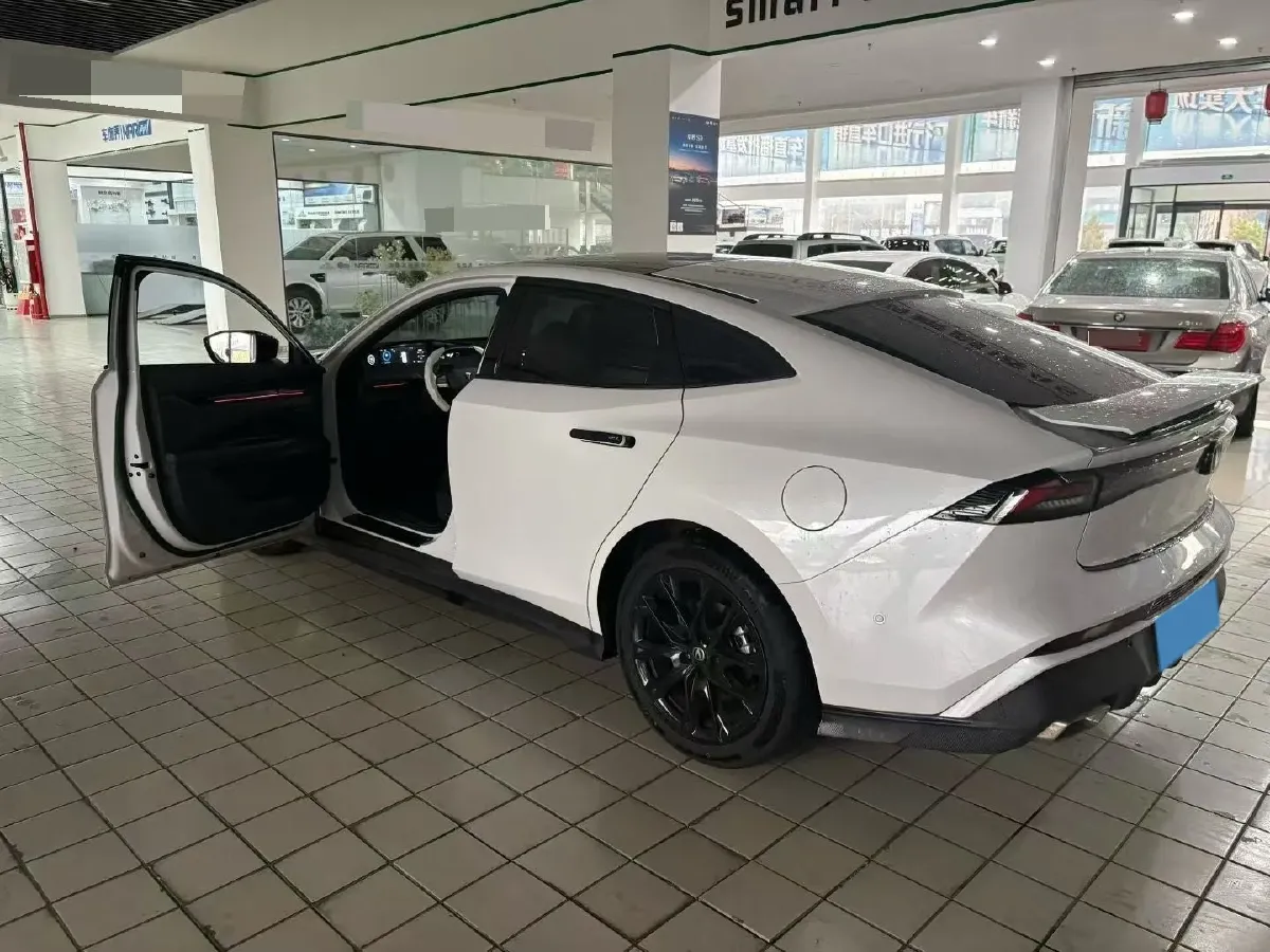 2024 ChangAn UNI-V 1.5T 188HP L4 7DCT,autocango,china used car exporter,china ev exporter,chinese used car exporter,chinese used ev exporter