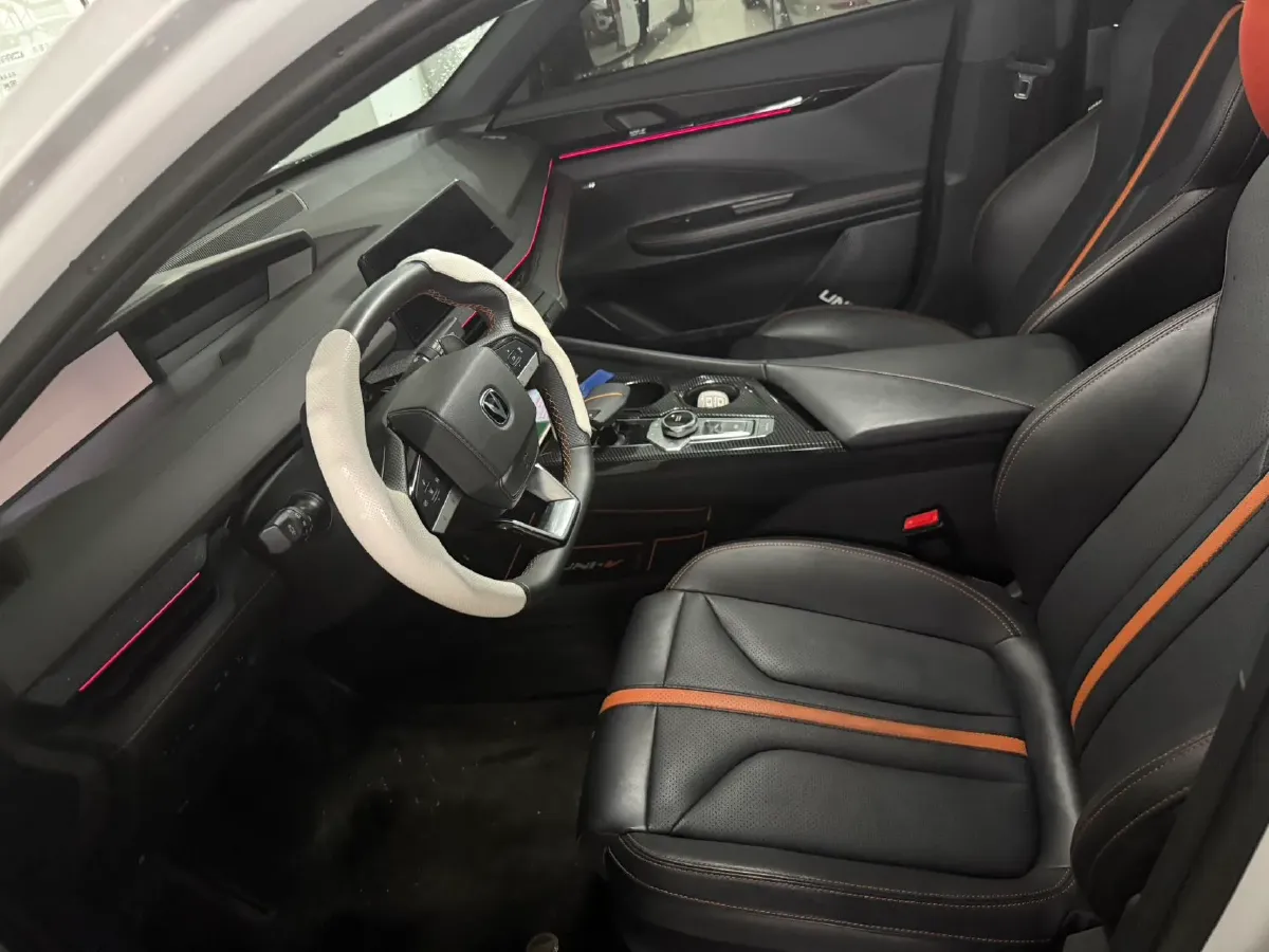 2024 ChangAn UNI-V 1.5T 188HP L4 7DCT,autocango,china used car exporter,china ev exporter,chinese used car exporter,chinese used ev exporter