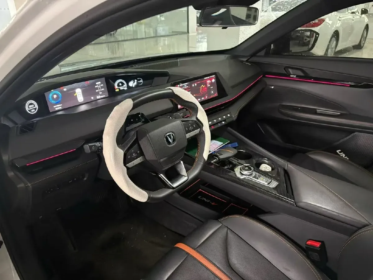 2024 ChangAn UNI-V 1.5T 188HP L4 7DCT,autocango,china used car exporter,china ev exporter,chinese used car exporter,chinese used ev exporter