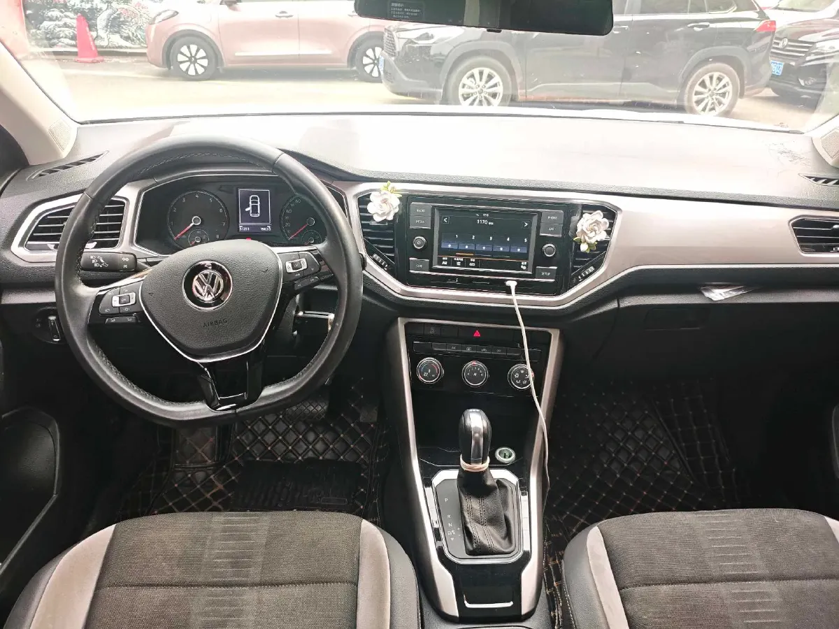 2020 Volkswagen T-Roc 1.4T 131HP L4 7DCT,autocango,china used car exporter,china ev exporter,chinese used car exporter,chinese used ev exporter