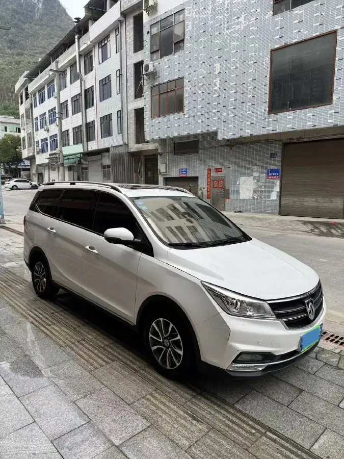 2019 BaoJun 730 1.5T 151HP L4 CVT,autocango,china used car exporter,china ev exporter,chinese used car exporter,chinese used ev exporter