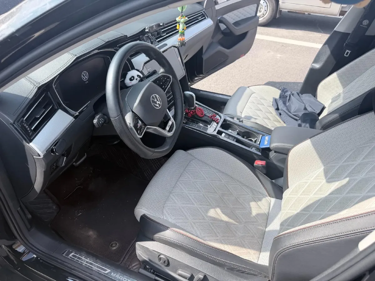 2023 Volkswagen Magotan 2.0T 186HP L4 7DCT,autocango,china used car exporter,china ev exporter,chinese used car exporter,chinese used ev exporter