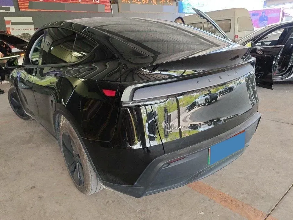 2025 Tesla Model Y BEV 62.5KWH,autocango,china used car exporter,china ev exporter,chinese used car exporter,chinese used ev exporter