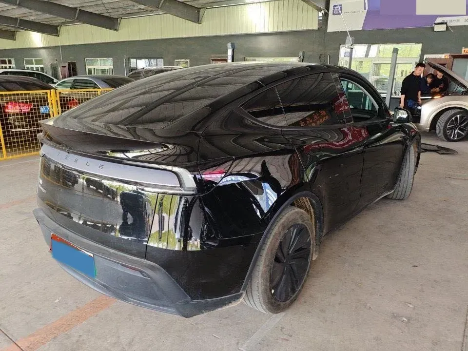 2025 Tesla Model Y BEV 62.5KWH,autocango,china used car exporter,china ev exporter,chinese used car exporter,chinese used ev exporter