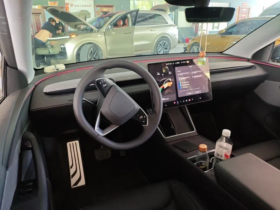 2025 Tesla Model Y BEV 62.5KWH,autocango,china used car exporter,china ev exporter,chinese used car exporter,chinese used ev exporter