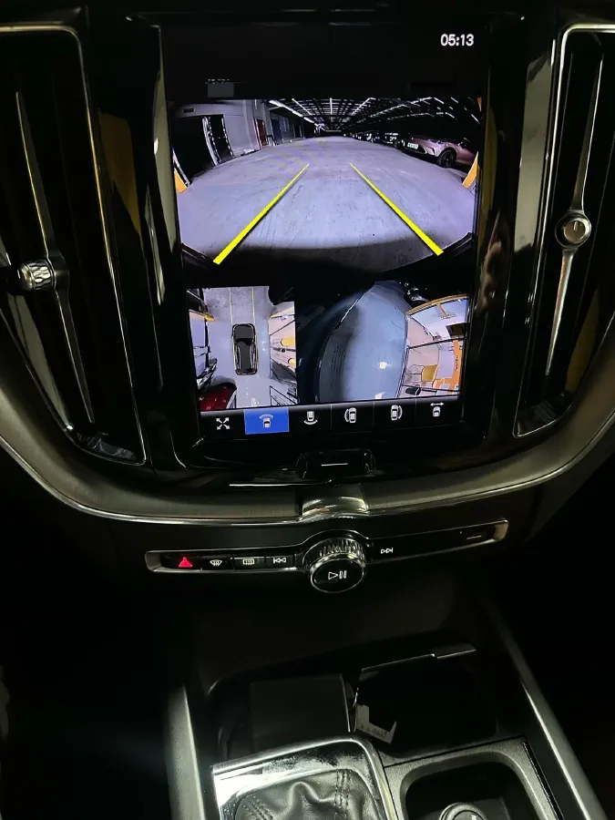 2021 Volvo XC60 2.0T 250HP L4 8AT,autocango,china used car exporter,china ev exporter,chinese used car exporter,chinese used ev exporter