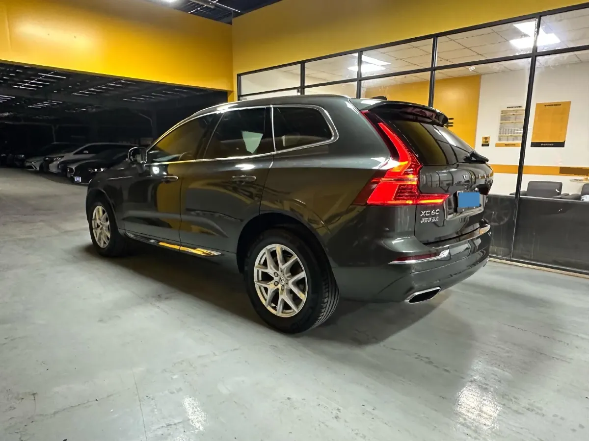 2021 Volvo XC60 2.0T 250HP L4 8AT,autocango,china used car exporter,china ev exporter,chinese used car exporter,chinese used ev exporter