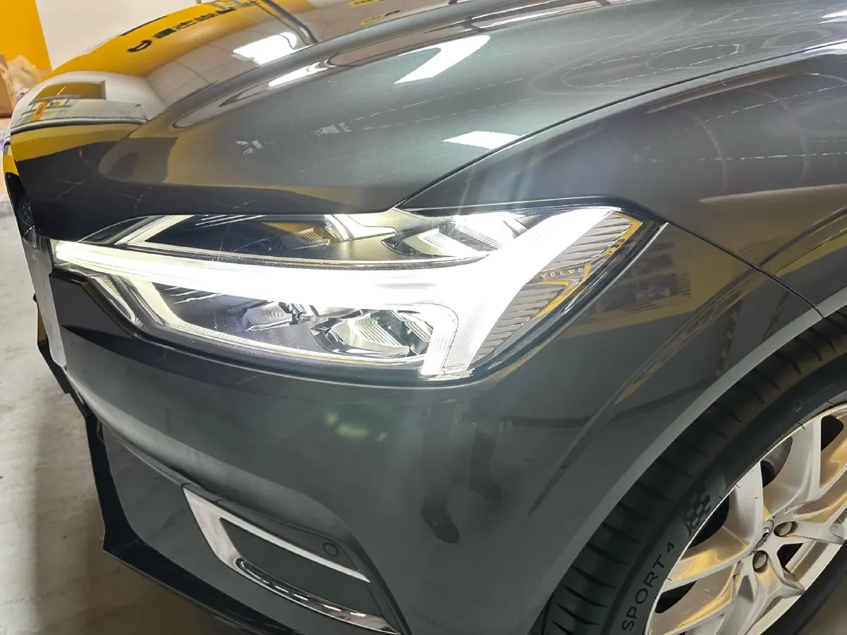 2021 Volvo XC60 2.0T 250HP L4 8AT,autocango,china used car exporter,china ev exporter,chinese used car exporter,chinese used ev exporter