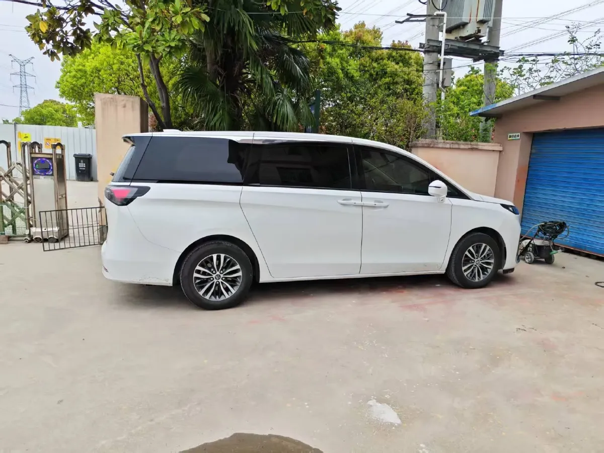 2025 Buick GL8 2.0T 237HP L4 9AT,autocango,china used car exporter,china ev exporter,chinese used car exporter,chinese used ev exporter