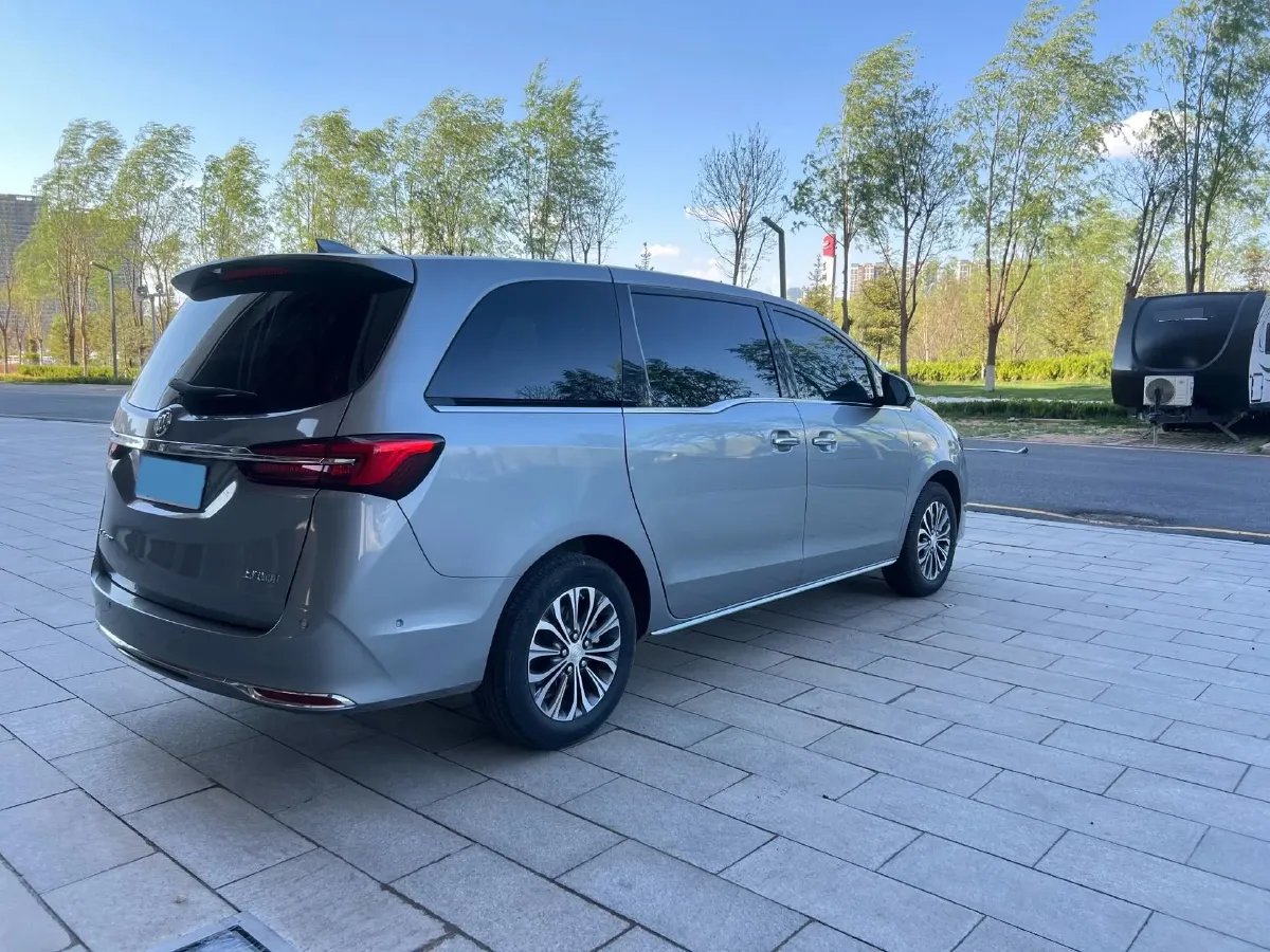 2022 Buick GL8 2.0T 237HP L4 9AT,autocango,china used car exporter,china ev exporter,chinese used car exporter,chinese used ev exporter